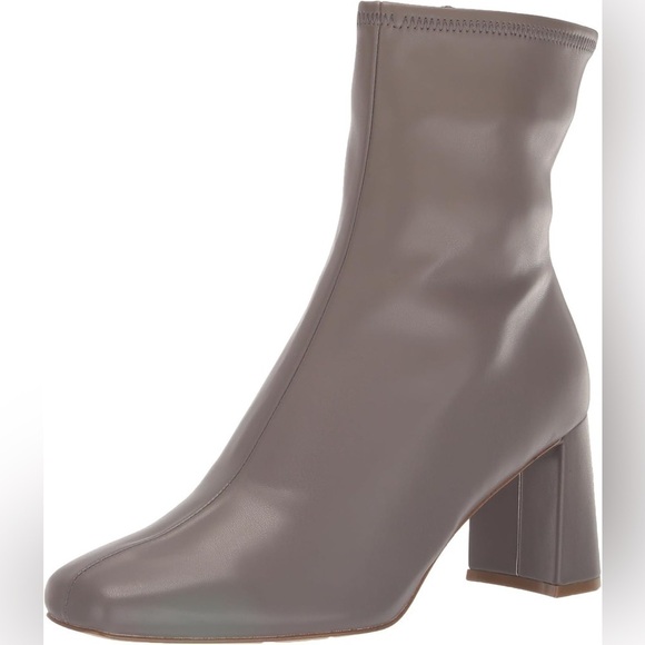 STEVE MADDEN Harli Gray Faux Leather Block Heel Ankle Boots NEW 90’s - Picture 1 of 9